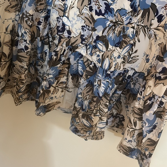 Floral Ruffle Bottom Dress - Picture 4 of 8